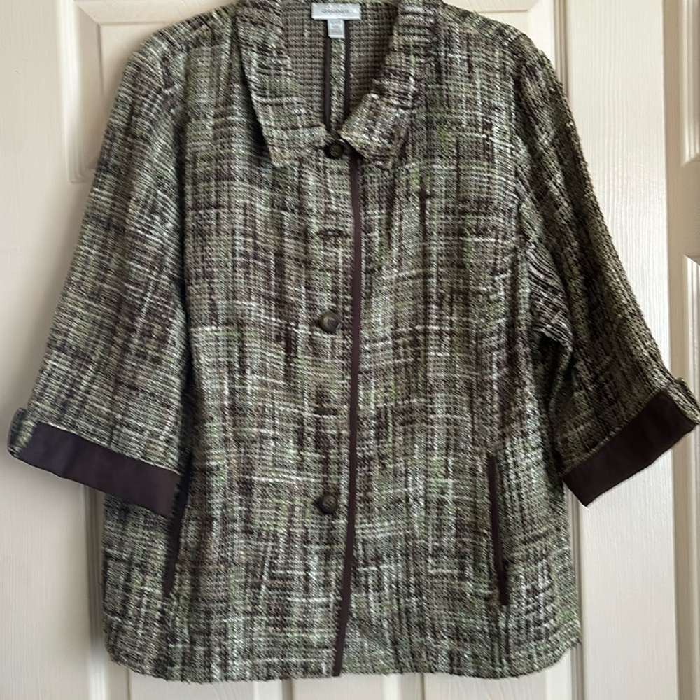 Jacket with 3/4 sleeves.